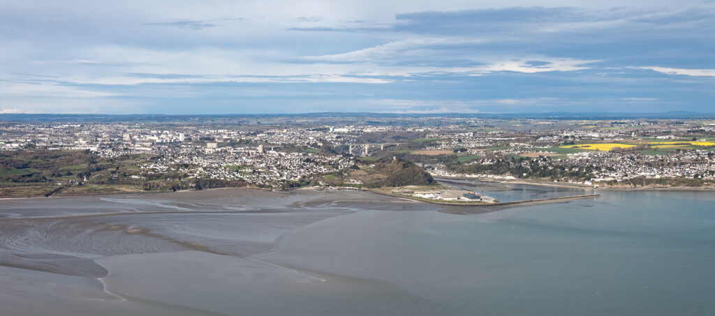 Vue aerienne de Saint Brieuc depuis la baie